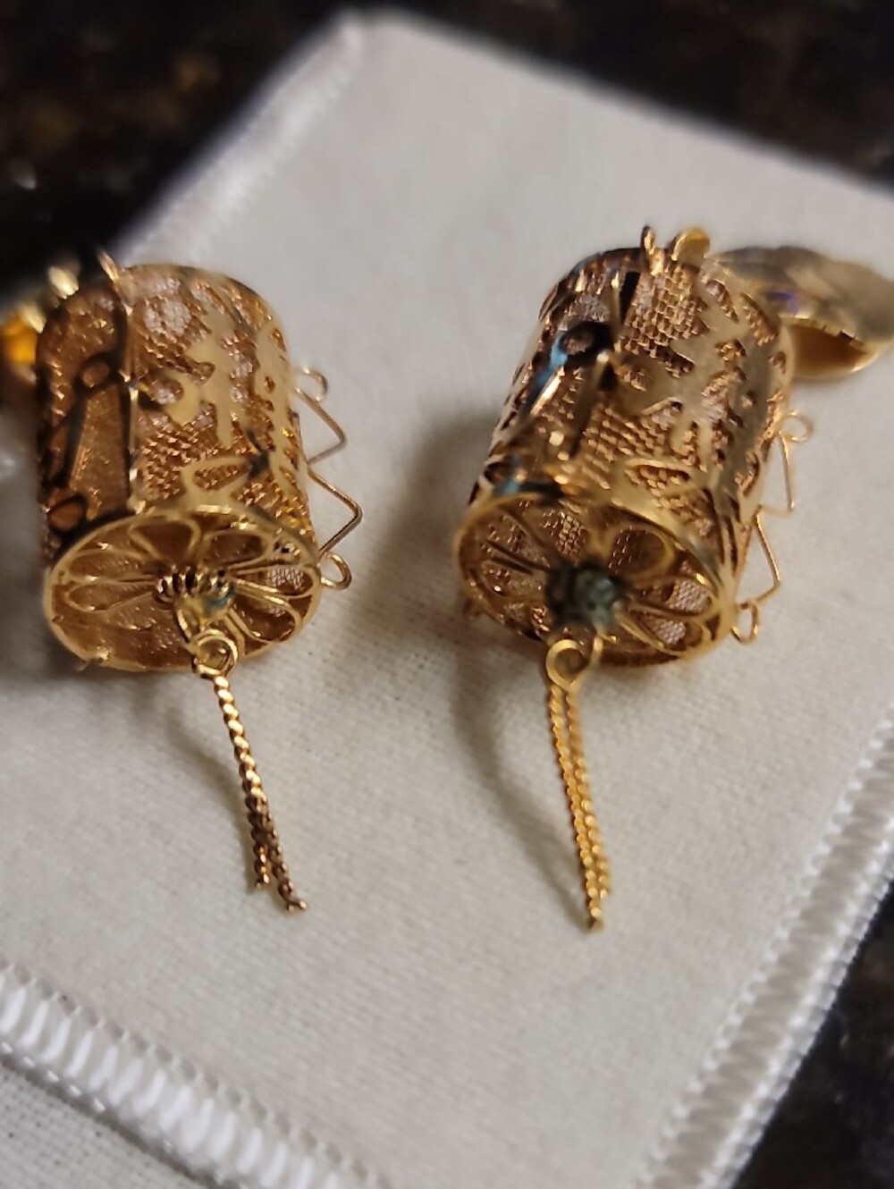 Vintage Gold-Tone Filigree Clip-On Drop Earrings - Picture 4 of 6